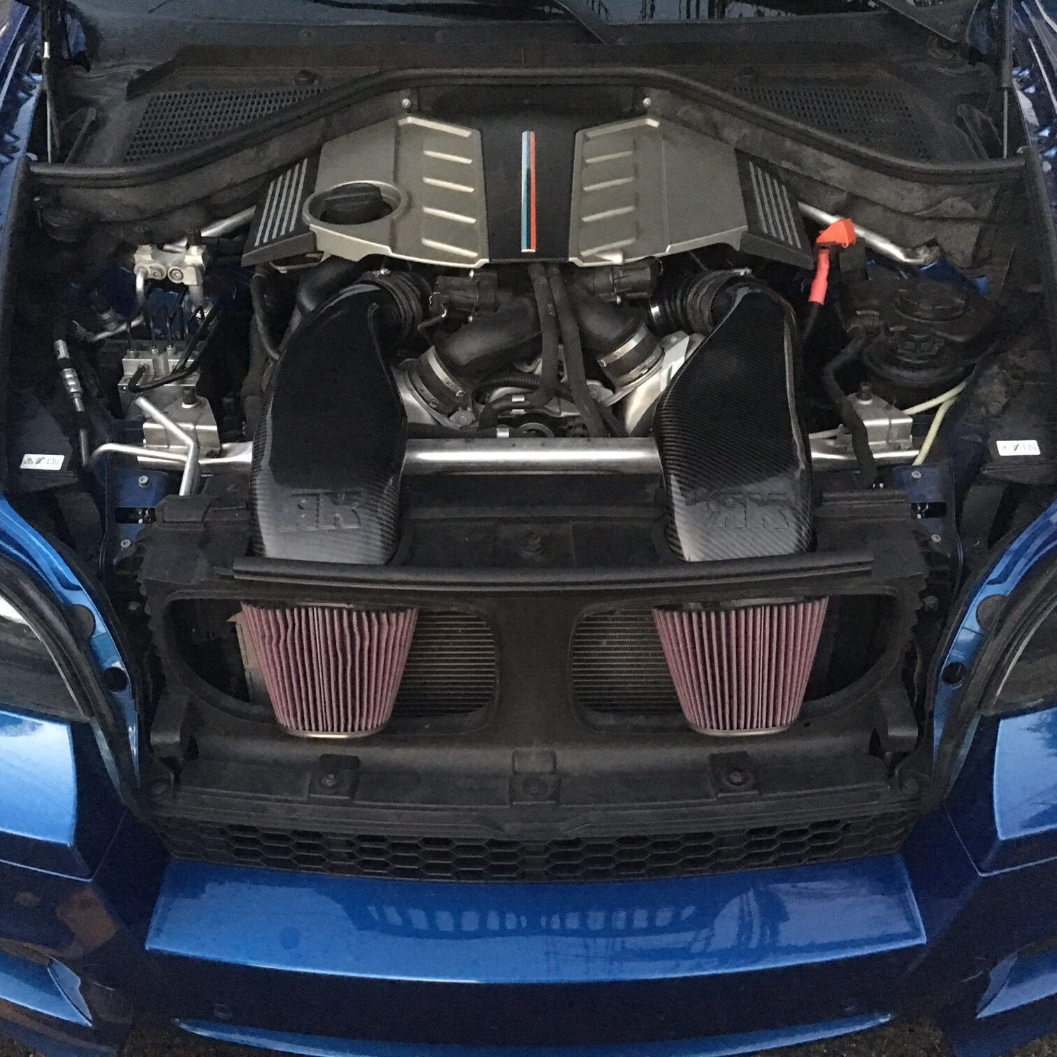Wolf Composites BMW E70 XM5 Intake, cobolt blue car, engine view