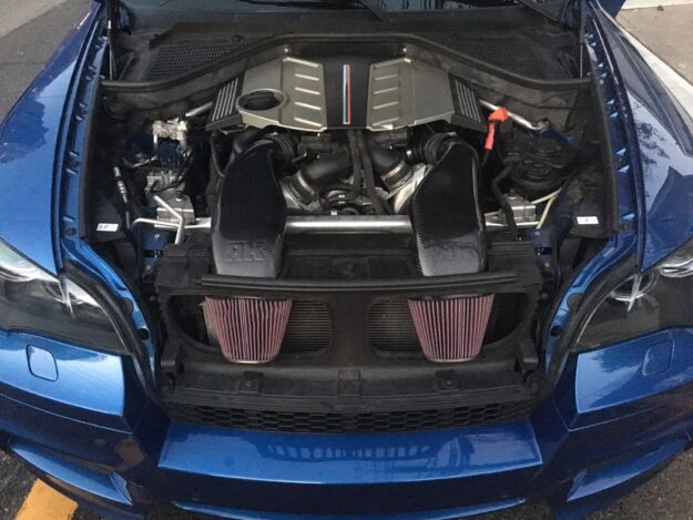 Wolf Composites BMW E70 XM5 Intake, cobolt blue car, engine view