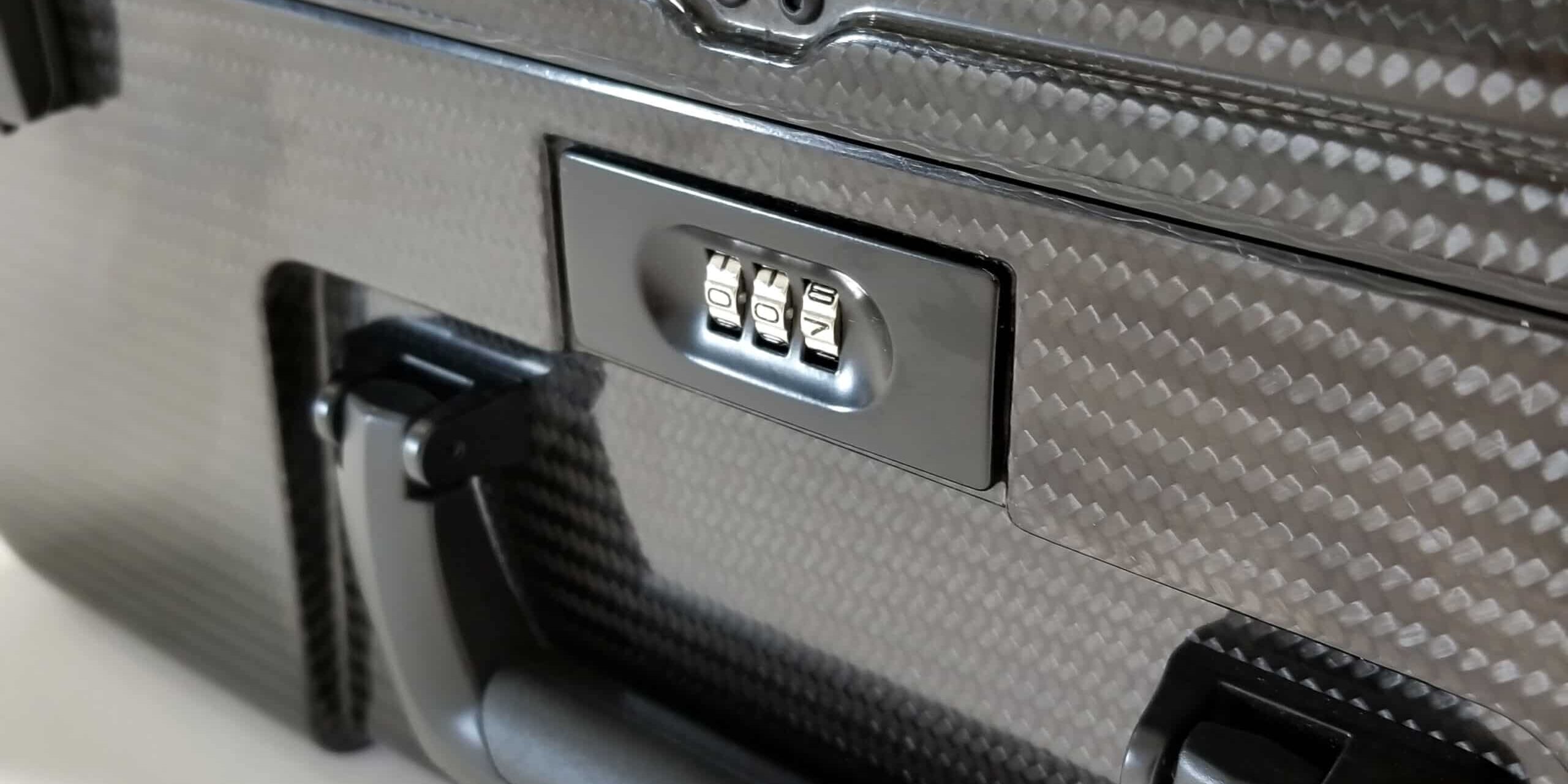 Wolf Composites Cases Detail, carbon finish